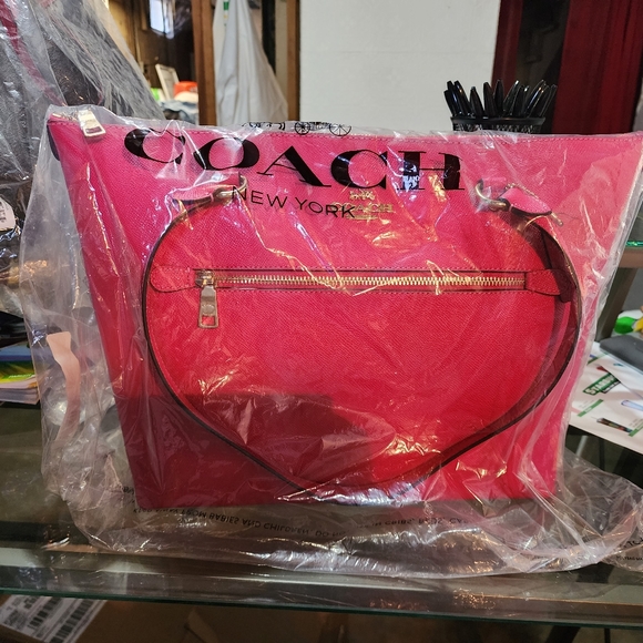 Coach Set - Picture 2 of 2